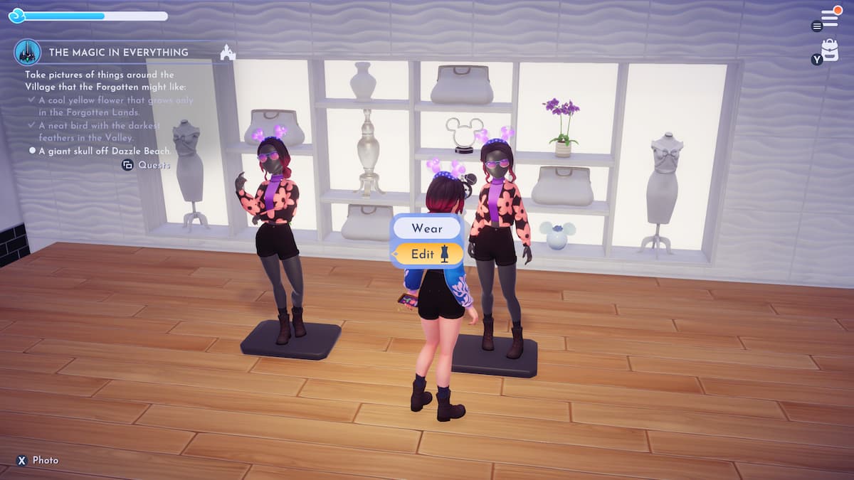 Player interacting with mannequins on Boutique podium